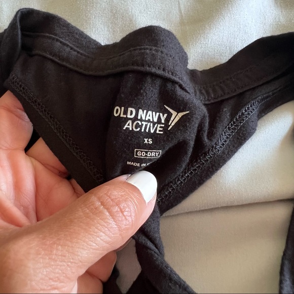 Lot of 3 tops - 2 XS Old Navy (purple/blk) and 1 M Under Armor (lt purple)🏃♀️ - Picture 10 of 15